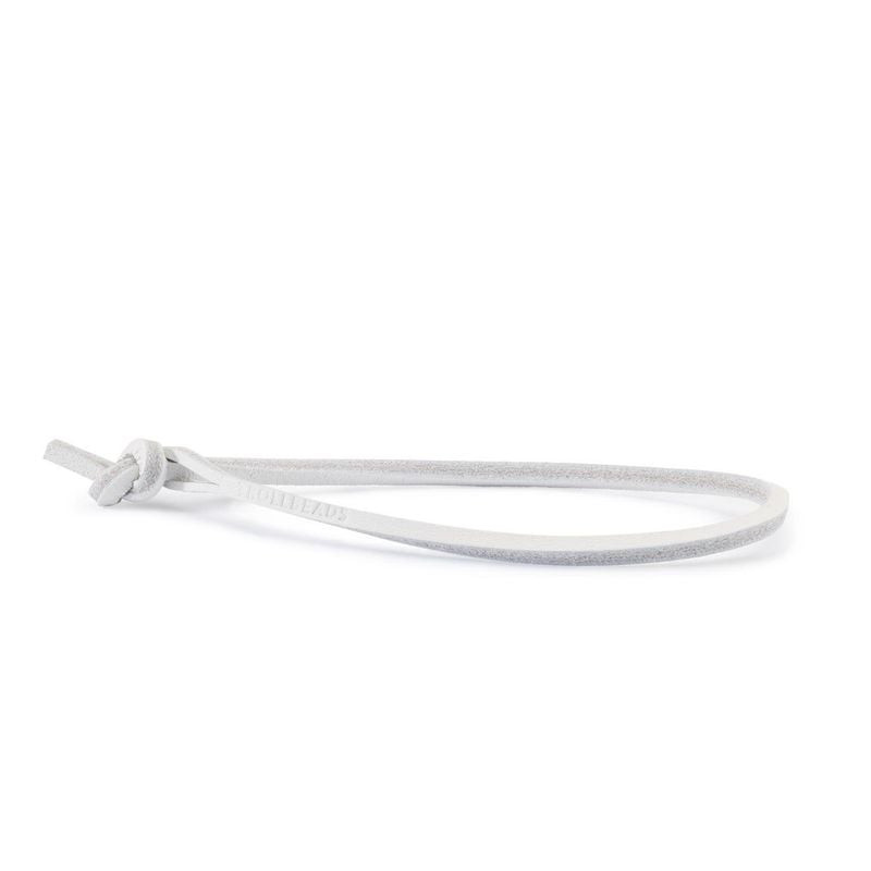 Bracelet Trollbeads Simple Brin Cuir Blanc, packshot sur fond neutre avec cuir blanc et fermeture pa