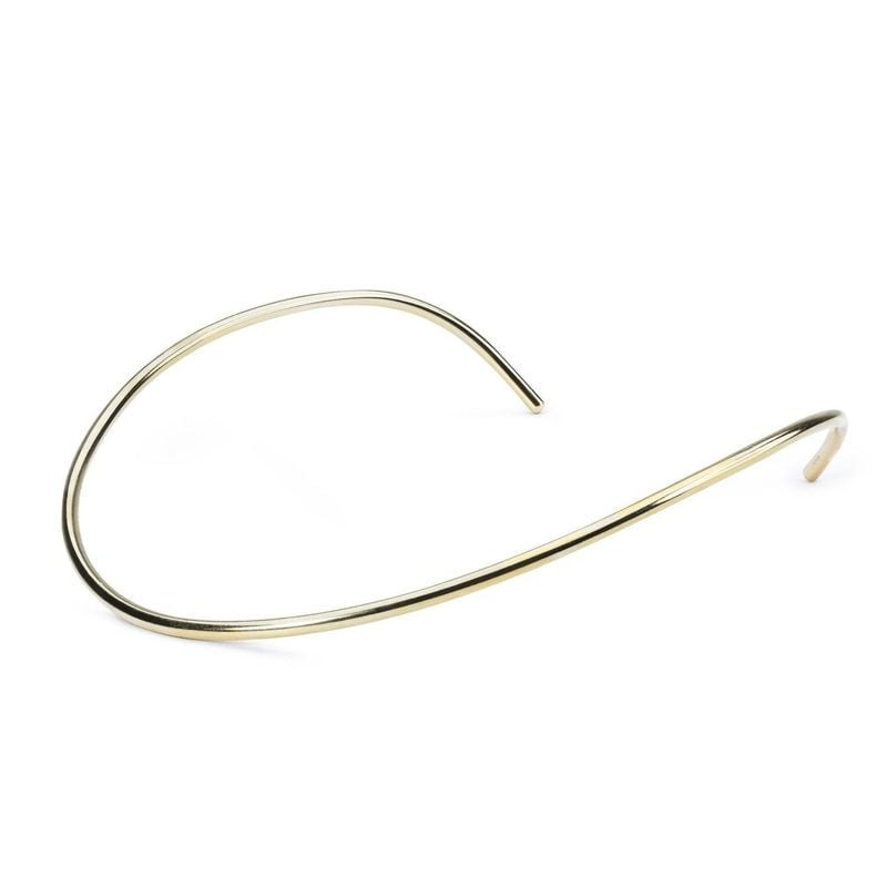 Collier torque Trollbeads plaqué or taille S, torque ouvert présenté seul sur fond blanc
