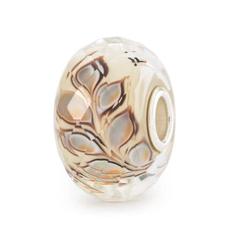 Perle en verre TROLLBEADS FEUILLES OSCILLANTES aux bords facettés et motif délicat de feuilles beige