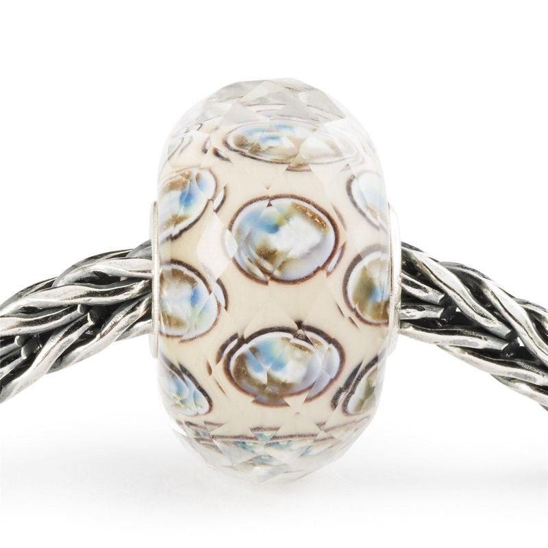 Packshot de la perle Trollbeads Gouttes de Gentillesse en verre soufflé à la main