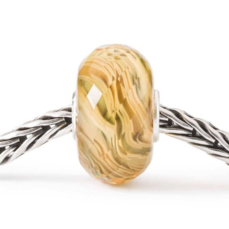Packshot de la Perle Trollbeads Rayons de Soleil Verre Jaune, charme artisanal en verre jaune.