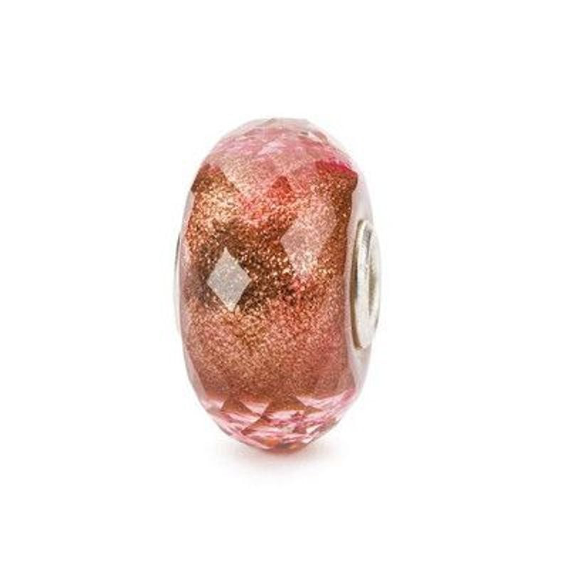 Packshot de la perle Trollbeads Saint-Valentin Je T'aime Verre, édition limitée en verre facetté et 