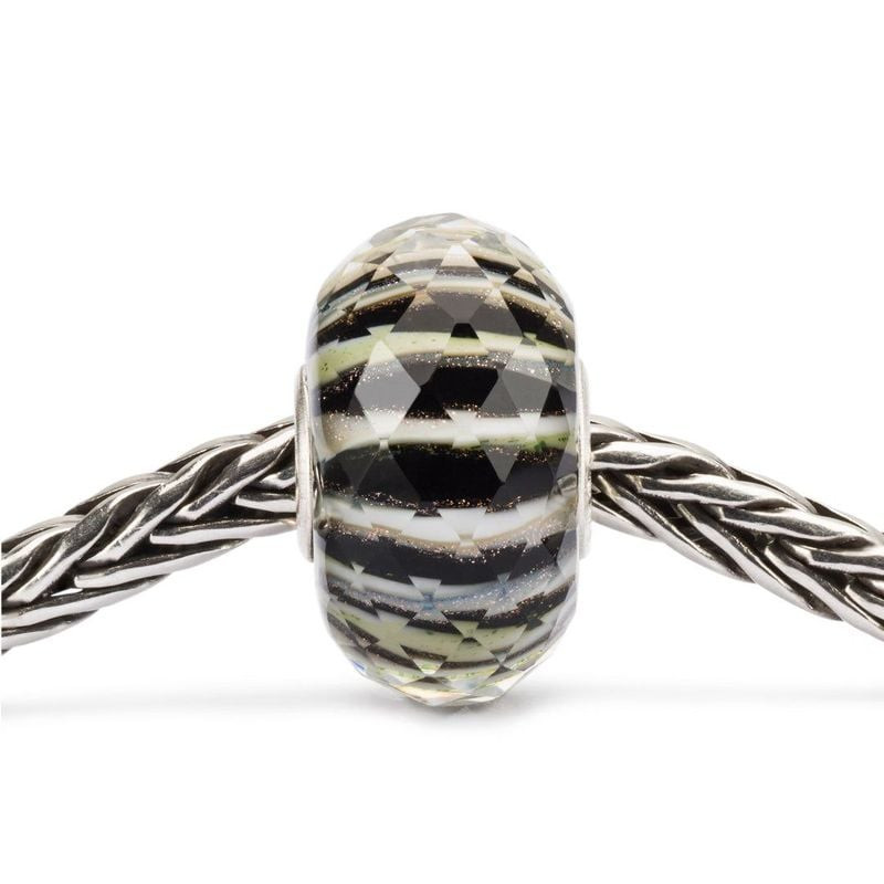 Bille en verre Trollbeads Choice Verre enfilée sur un bracelet chaîne queue-de-renard argent, motif 