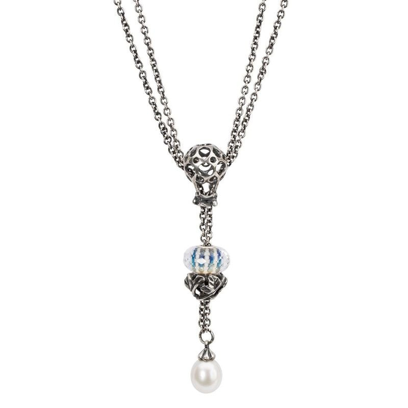 Perle Trollbeads Ciel Dégagé sur un collier en argent avec une breloque fleur en argent et un penden