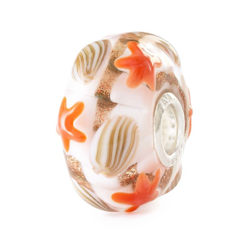 Perle Trollbeads Guidé par les Vagues Verre Doré, packshot sur fond blanc, bijou aux reflets dorés.