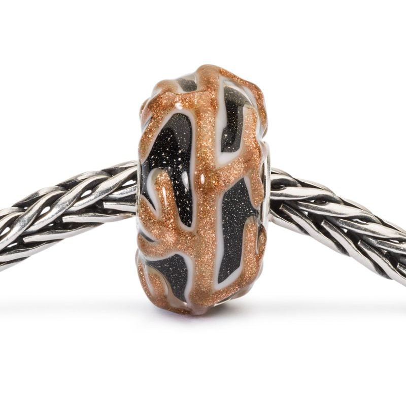 Perle Branches Dorées sur chaîne queue-de-renard Trollbeads argentée, fond blanc