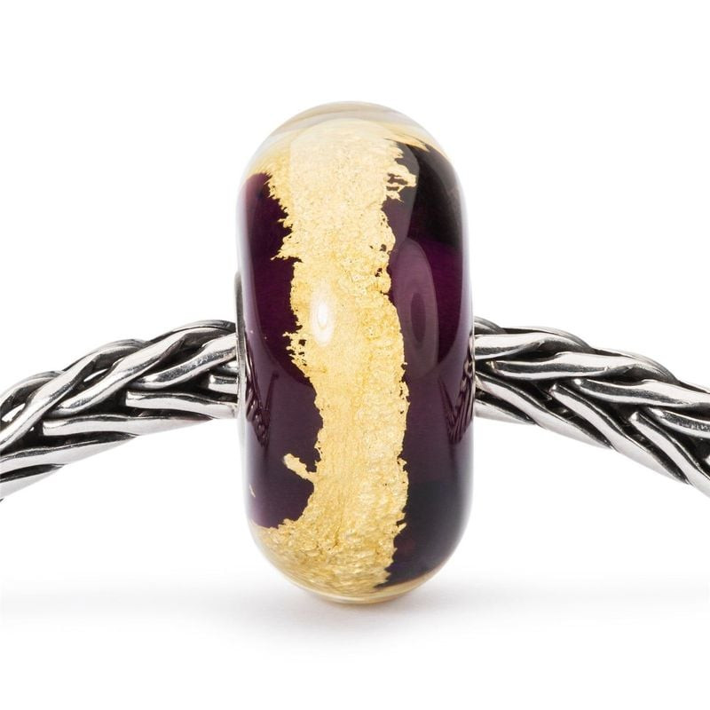 Perle Trollbeads Troisième œil en verre violet et feuille d'or sur chaîne en argent, vue de face