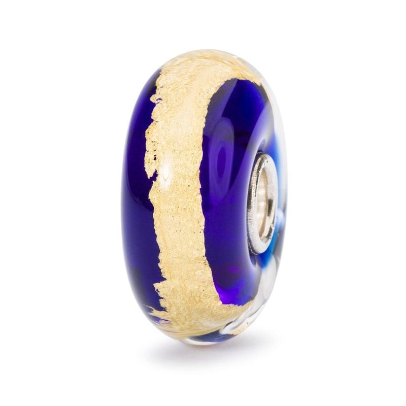 Perle de Charme Trollbeads Chakra Gorge Verre Bleu, perle en verre bleu et or 22 carats sur fond bla