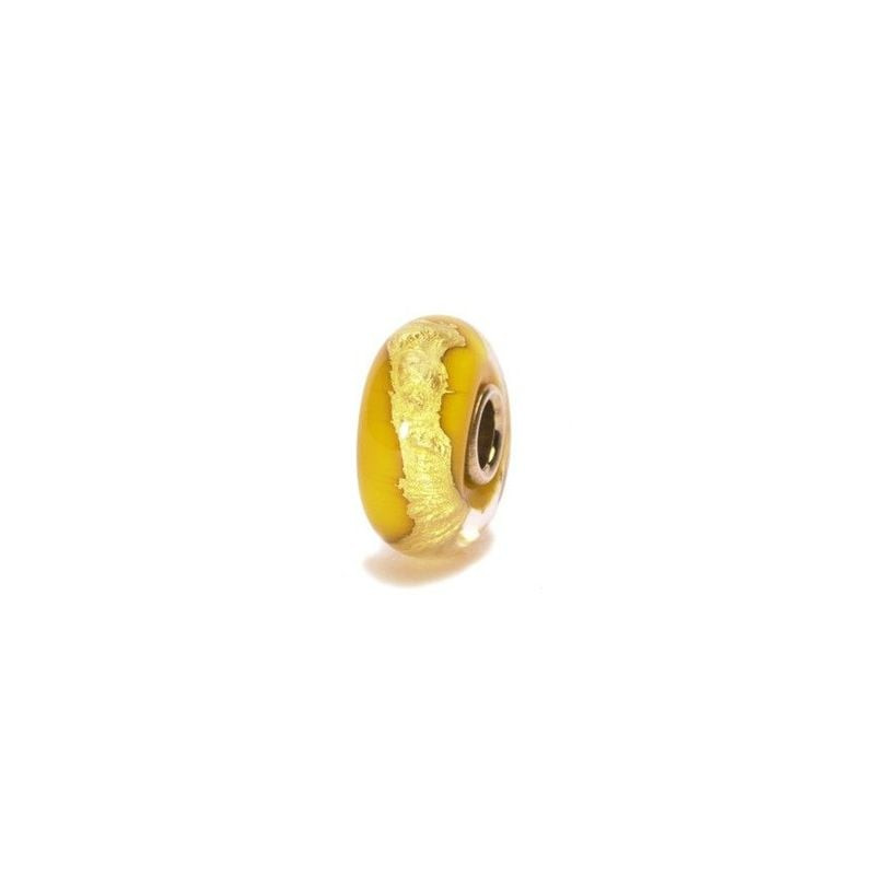 Perle Trollbeads Chakra Force en verre de Murano jaune avec feuille d'or 22 carats, sur fond blanc.