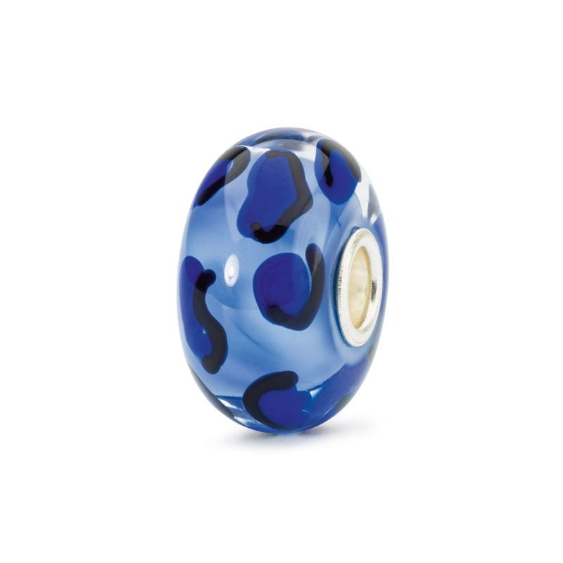 Perle Trollbeads en verre bleu saphir avec taches de léopard foncées et cœur en argent sterling.