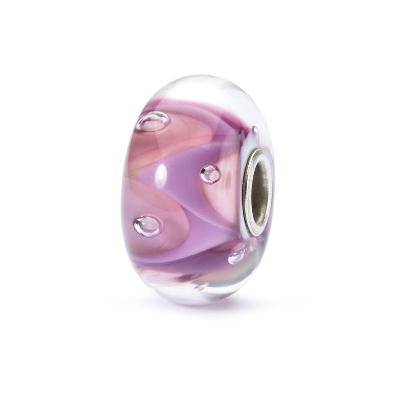 Packshot de la Perle de charme Trollbeads Vagues Verre Rose, verre de Murano rose.
