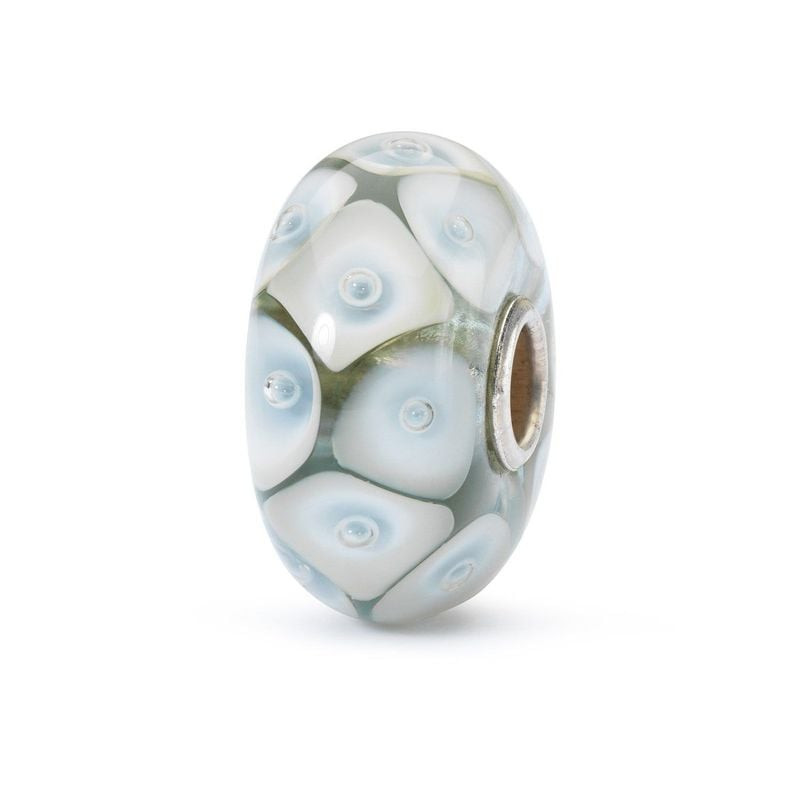 Perle Trollbeads Essence du Rêve en verre, motifs de pétales blancs sur verre marron et cœur en arge