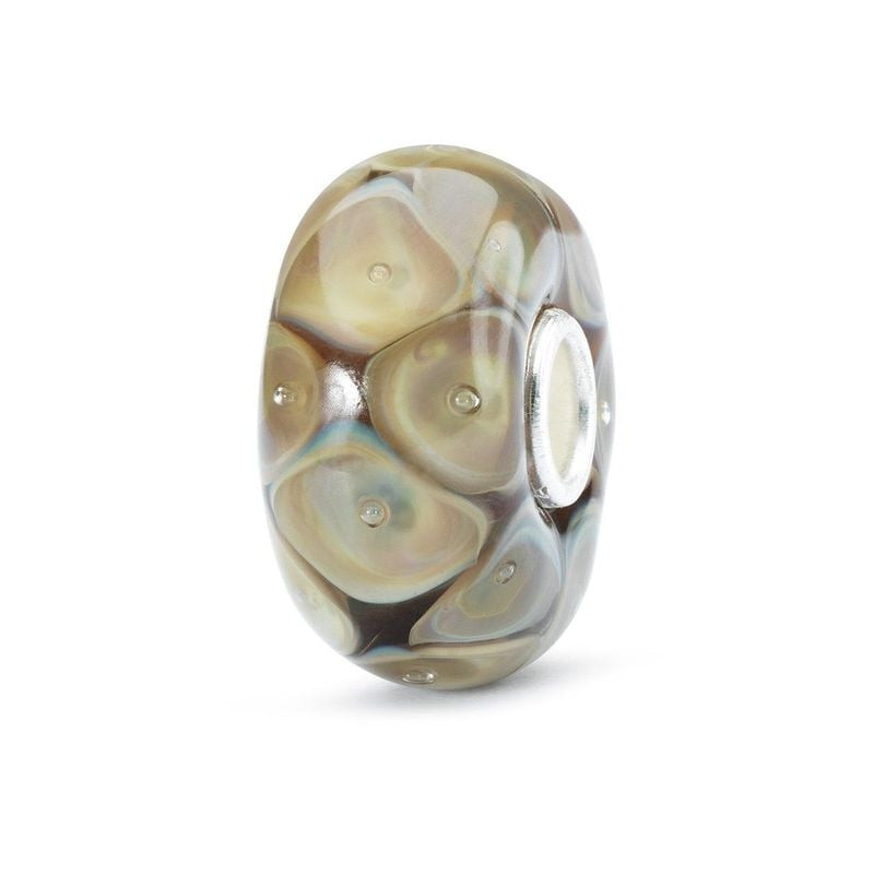 Perle en verre Trollbeads artisanale, motif de pétales aux doux tons vert et brun et cœur en argent 