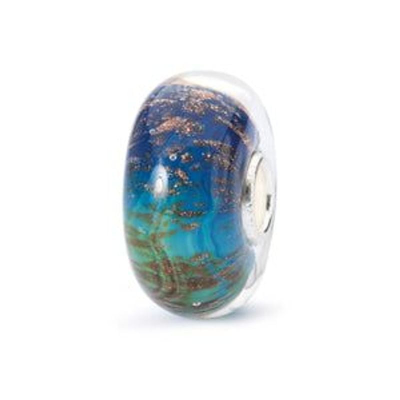 Perle de verre Trollbeads Pureté avec volutes bleu canard et bleu, paillettes cuivrées et forme de p