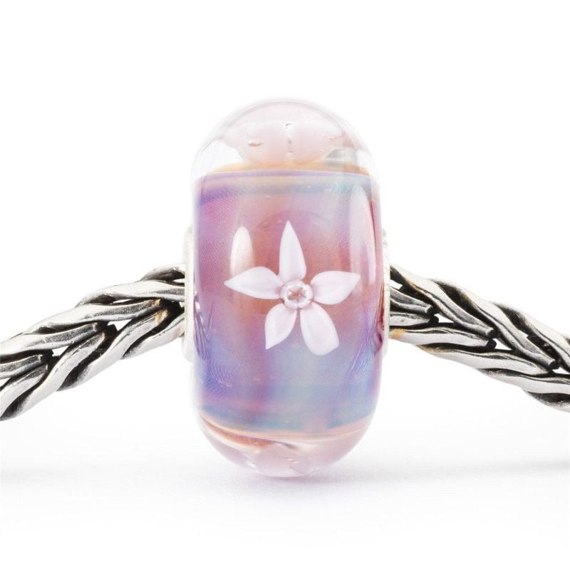 Détail de la Perle Trollbeads Anémone de mer Verre Gris Rose, verre de Murano floral.
