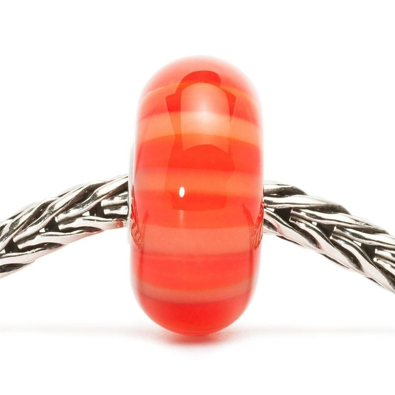Perle de verre Trollbeads Rayure de pêche à rayures rouges et corail montée sur une chaîne Trollbead