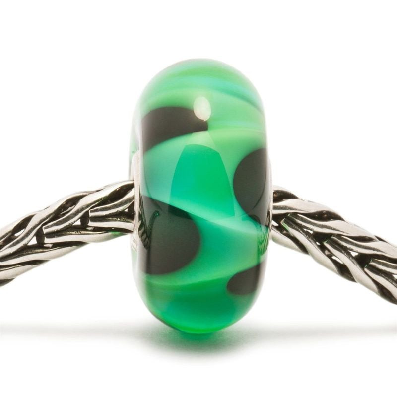 Perle Trollbeads Vague Verte Verre Vert, packshot sur fond blanc en gros plan