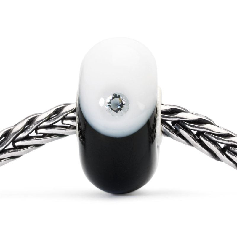 Perle Trollbeads Parfait Équilibre Yin Yang Verre en verre soufflé, ambiance lumineuse et bijou dano