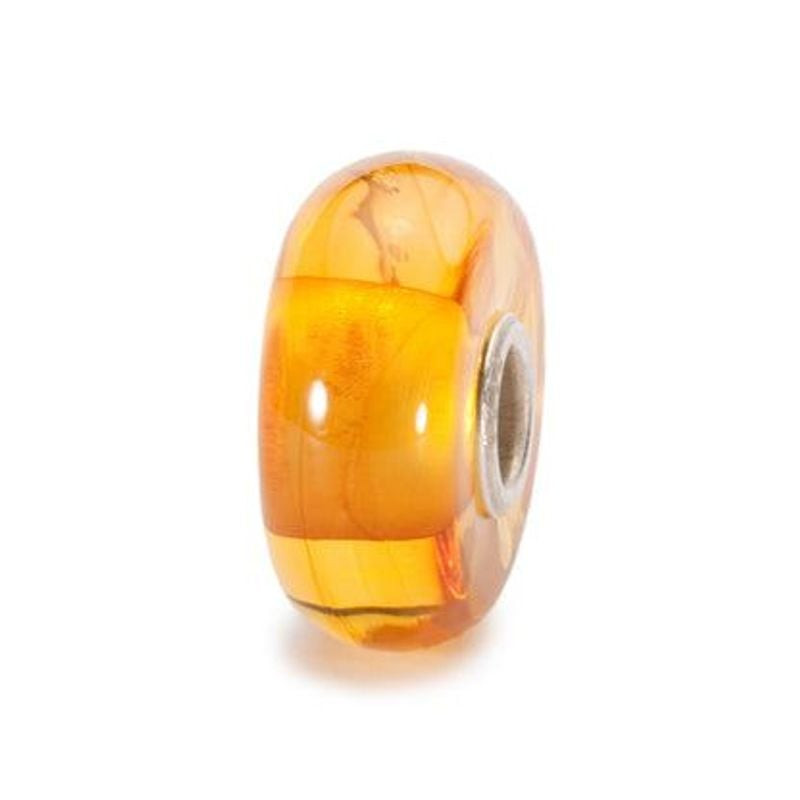 Perle Trollbeads Sirop d'érable Ambre Doré, packshot sur fond blanc, perle en ambre naturel doré