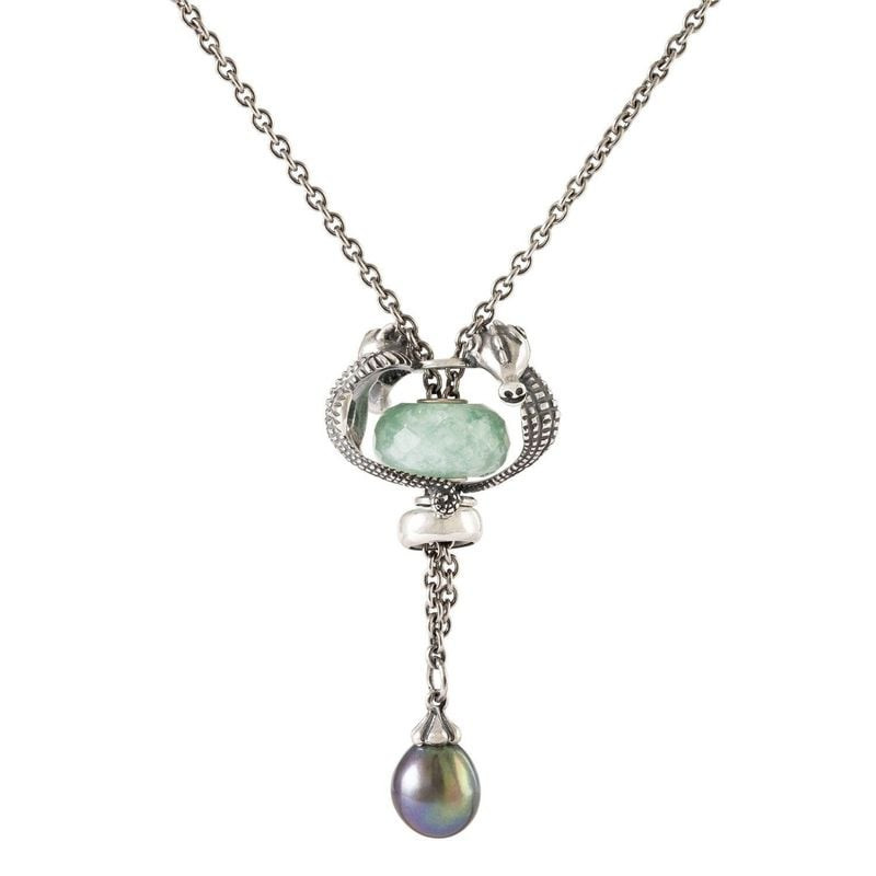 Pendentif Trollbeads Gardiens de l'océan Hippocampes Argenté posé sur un fond marin élégant