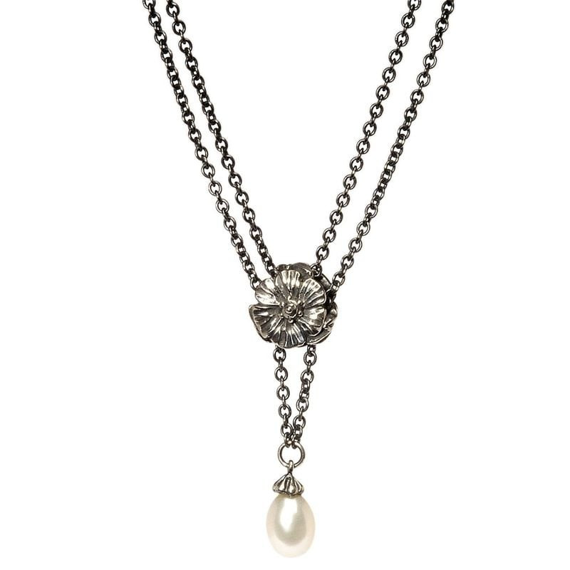 Pendentif Trollbeads Rose en argent monté en coulissant sur un collier double chaîne avec perle pend