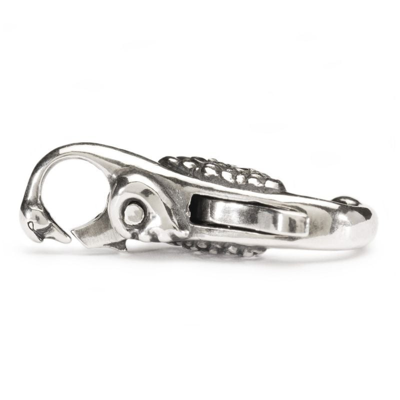 Vue de côté du fermoir Cygne Trollbeads en argent sterling, plumes détaillées et mécanisme de fermet