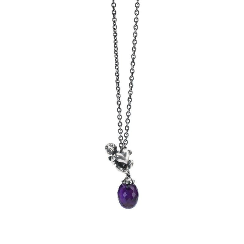 Perle charm chérubin argentée Trollbeads au-dessus du pendentif améthyste violette facettée sur chaî