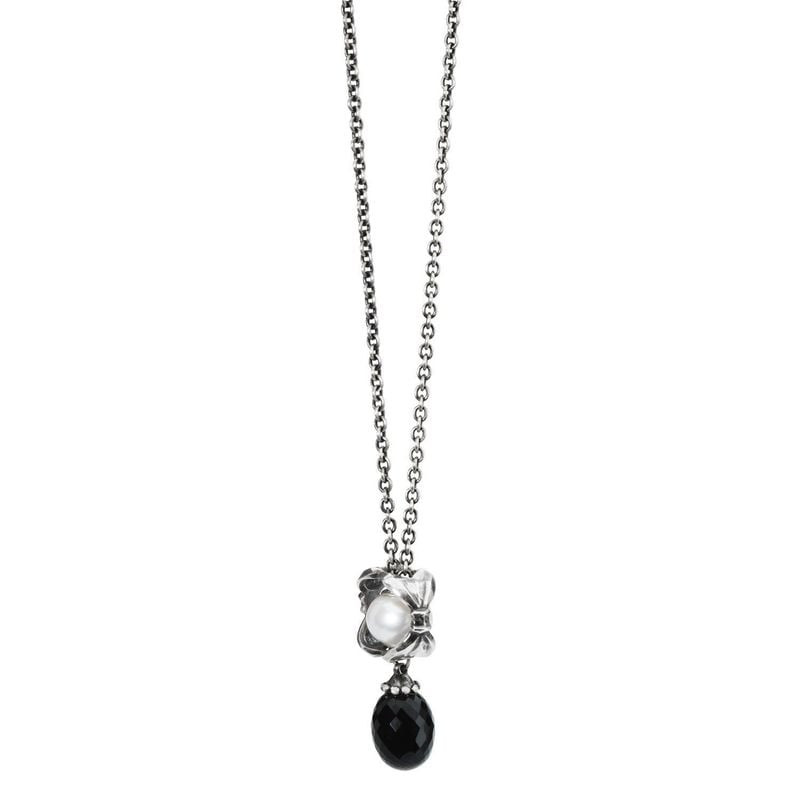 Chaîne en argent sterling avec une perle sertie sur un nœud en argent et un pendentif onyx noir face