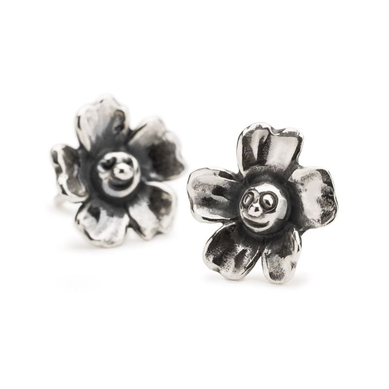 Paire de boucles d'oreilles puces Trollbeads Fleur Réjouie en argent massif, fleur souriante, fond b