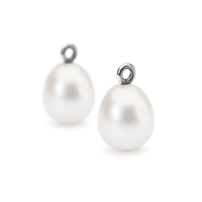 Deux charms Trollbeads gouttes ovales en perles d'eau douce blanches et boucles en argent sterling s