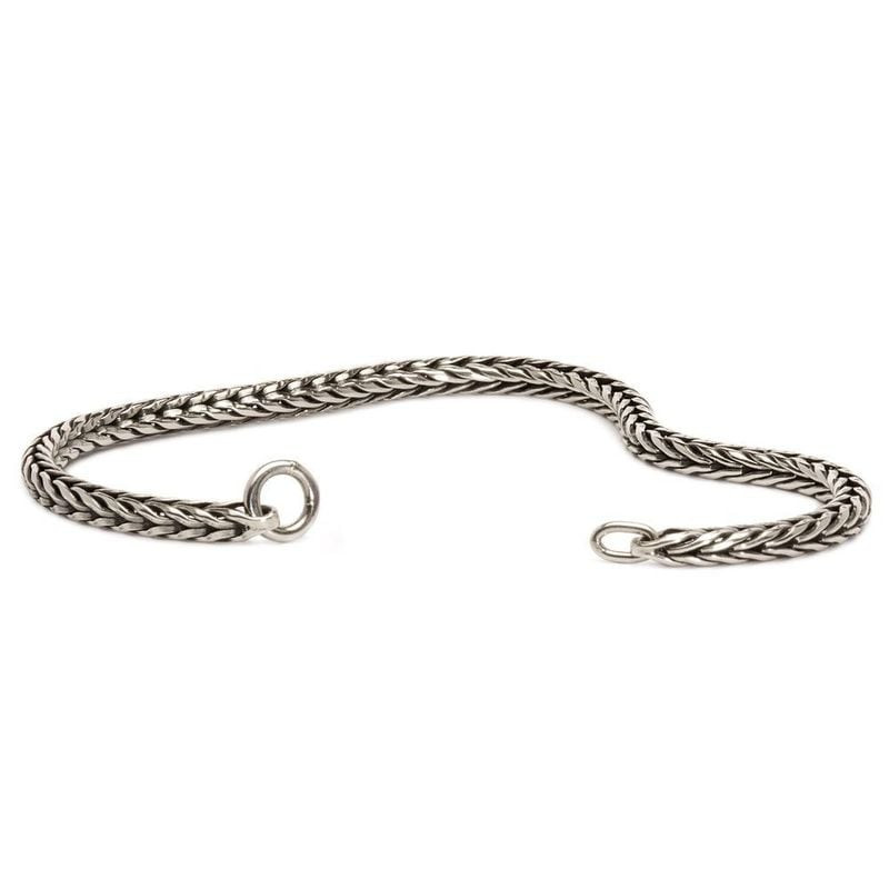 Bracelet Trollbeads en argent 925 20 cm à chaîne tressée et extrémités ouvertes, packshot sur fond b