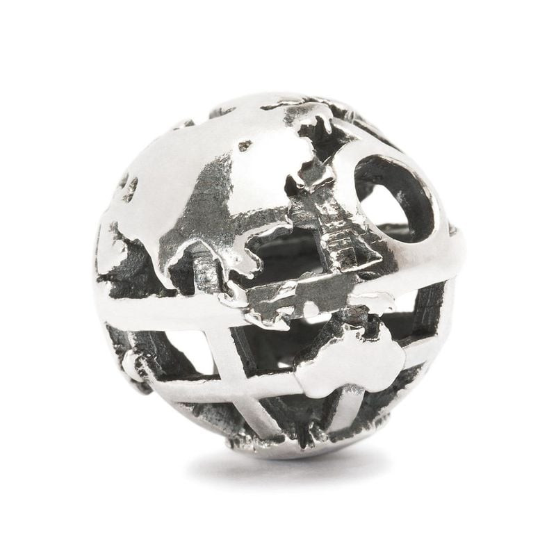 Perle Trollbeads Vaste Monde en argent, dévoilant sa forme sphérique