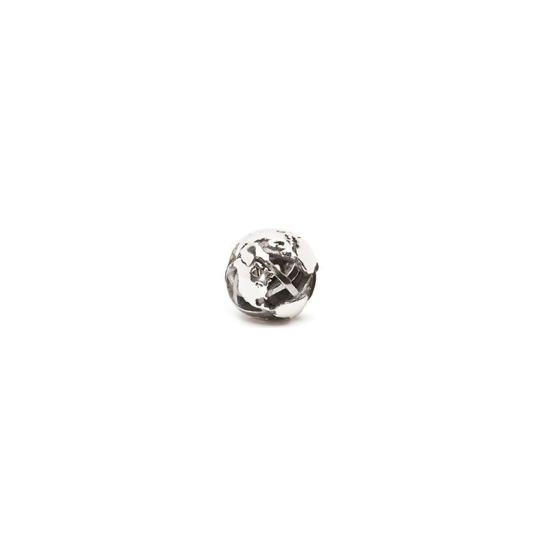 Petite perle Trollbeads Vaste Monde en argent sterling 925 sur fond blanc