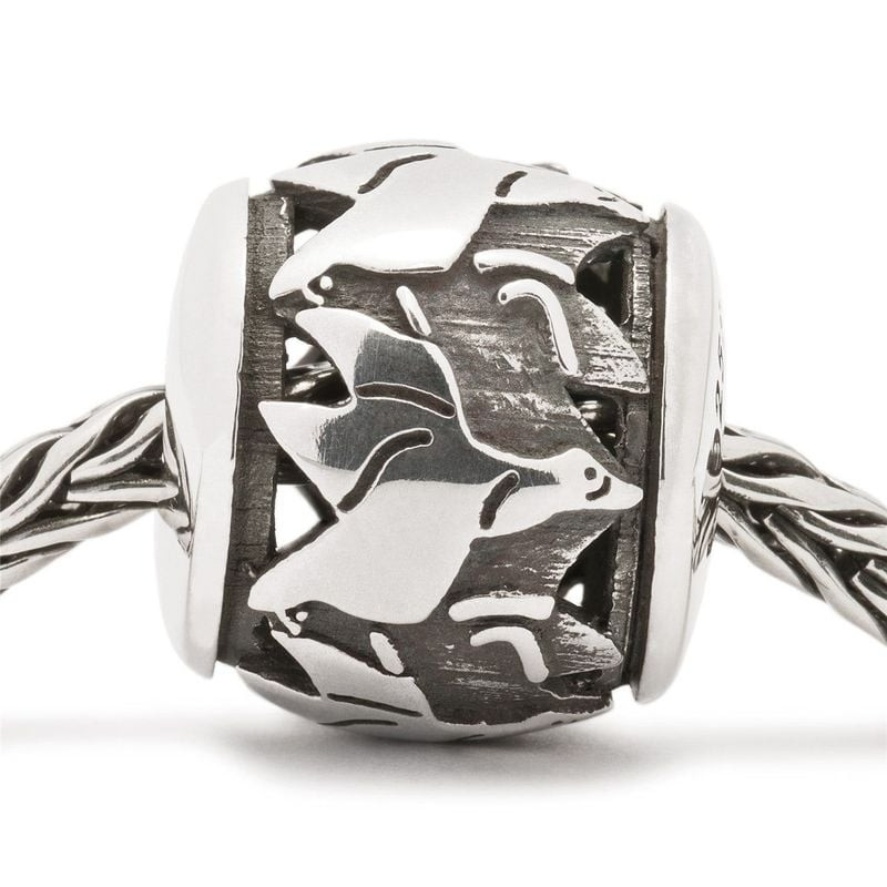 Perle Trollbeads Oies volantes en argent sterling avec motif d'oies en vol entrelacées sur une chaîn