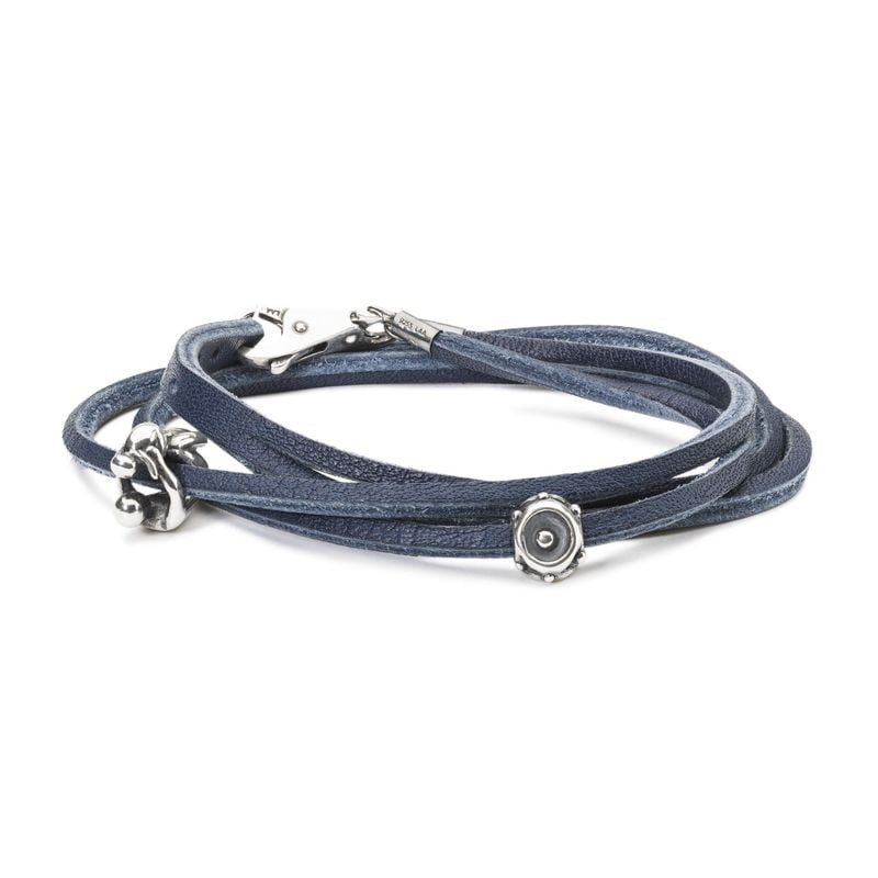 Bracelet Trollbeads en cuir bleu orné de la perle Paternité et d'une autre perle en argent.