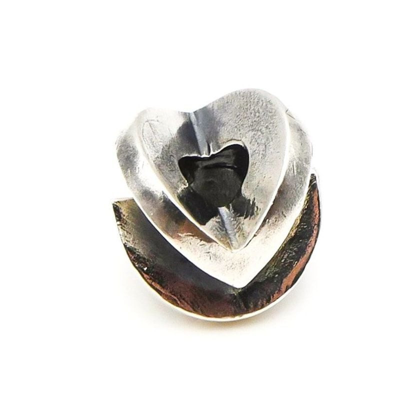 Packshot de la Perle Trollbeads Victoire Motif V Argenté en argent sterling 925