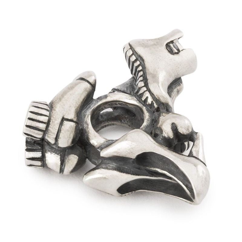 Vue arrière de la perle Trollbeads Foulées Vitales, montrant un travail d'argent détaillé.