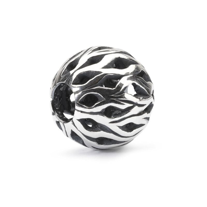 Packshot de la Perle Trollbeads Mouvement Argenté en argent sterling 925, vue de face.