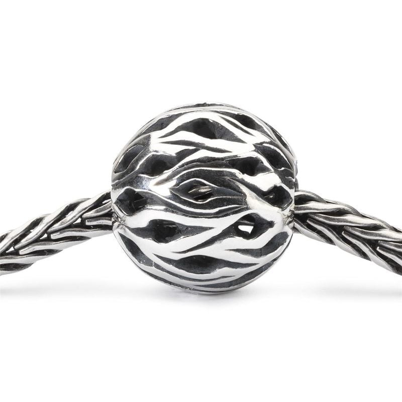 Perle Trollbeads Mouvement Argenté en argent sterling 925, packshot sur fond neutre.