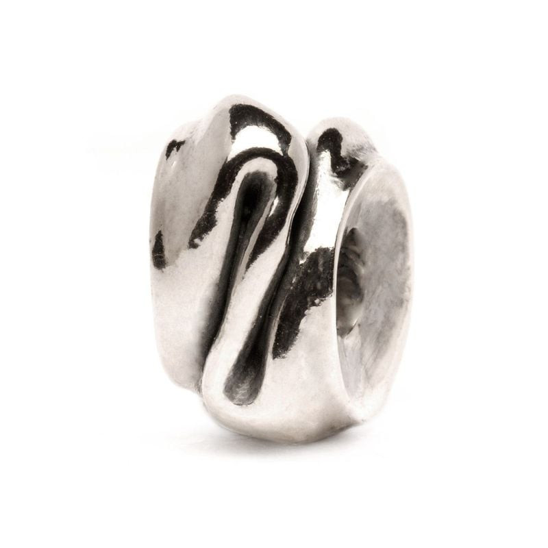 Perle Trollbeads Transformation en argent, surface organique texturée sur fond blanc