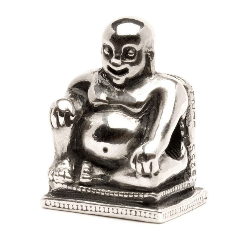 Packshot de la Bille Charm Trollbeads Bouddha Argenté en argent sterling 925, vue de face sur fond n