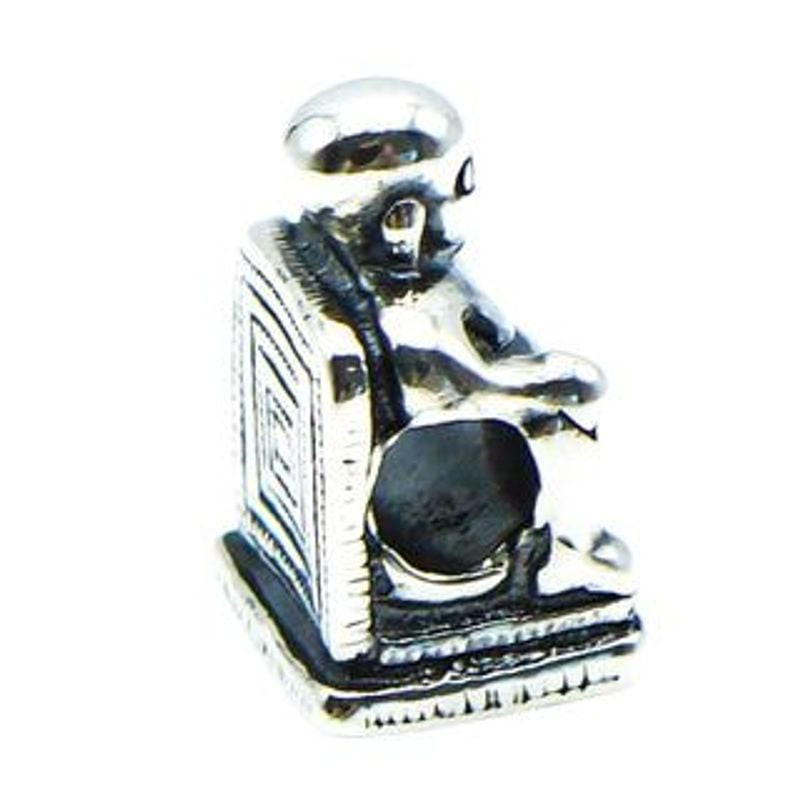 Détail de la Bille Charm Trollbeads Bouddha Argenté en argent sterling 925.