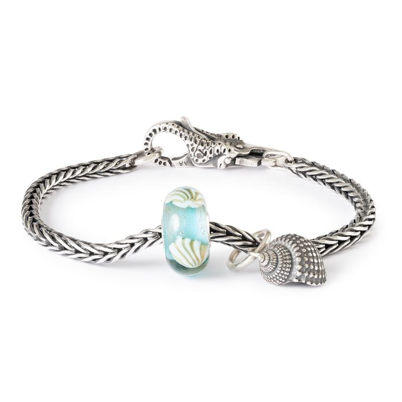 Ambiance océanique avec la Perle Trollbeads Pompon Lié à la Vague Argenté