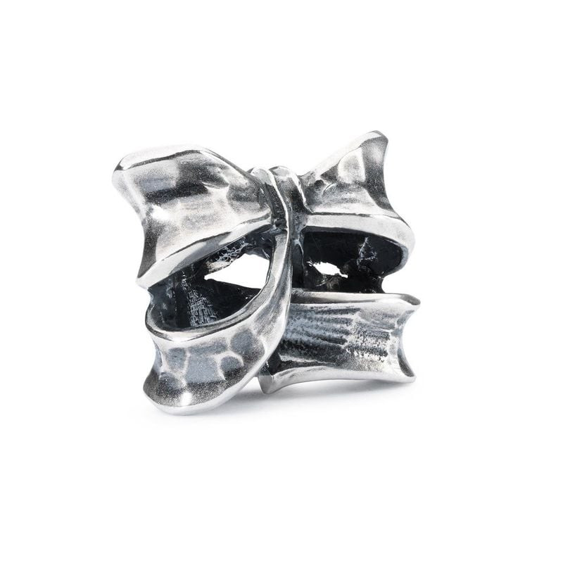 Perle Trollbeads Nœud Double Argenté en argent sterling 925, packshot sur fond neutre