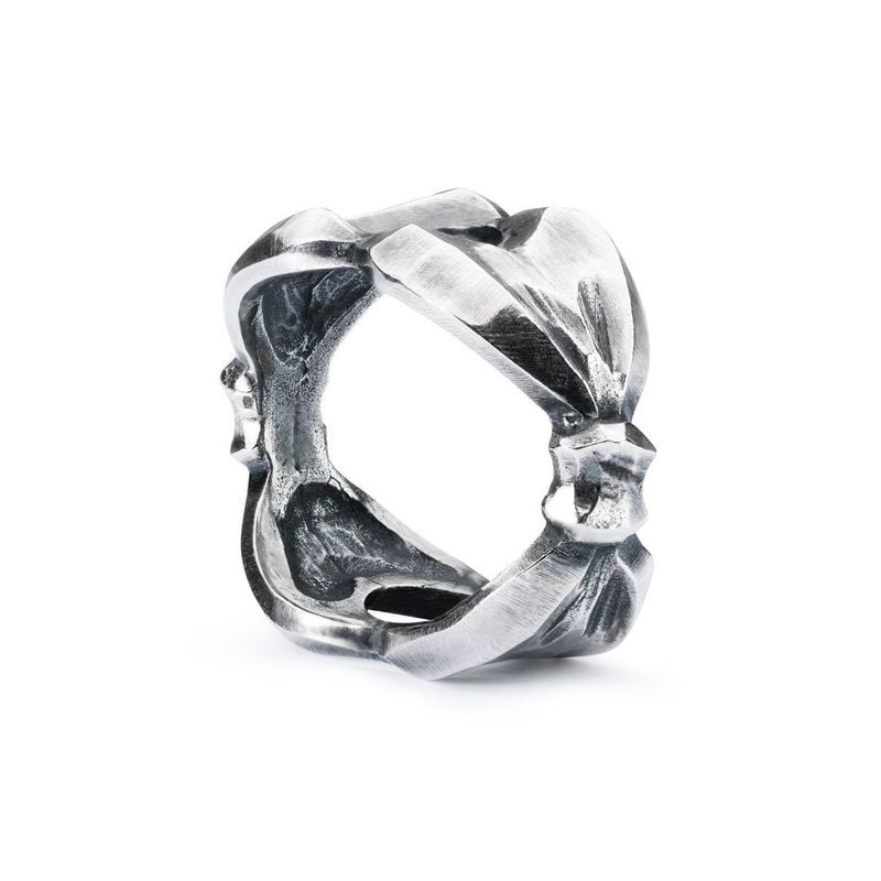 Packshot de la Perle de charme Trollbeads Nœud Magique Argenté sur fond blanc
