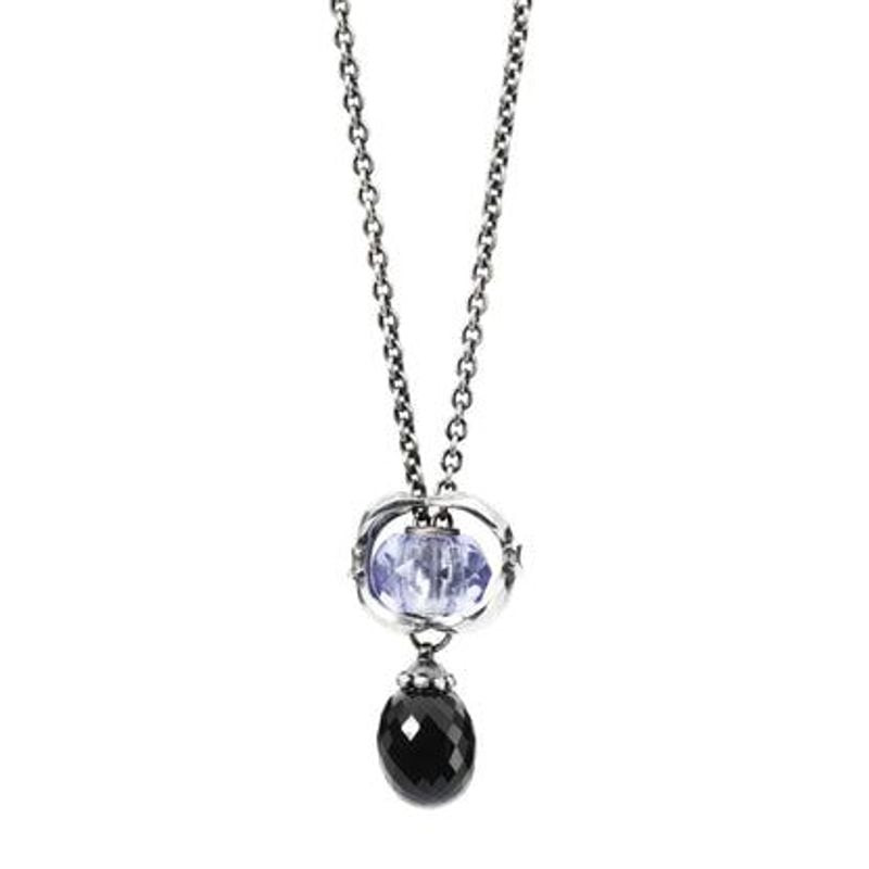 Perle de charme Trollbeads Nœud Magique Argenté sur bracelet, ambiance élégante et raffinée