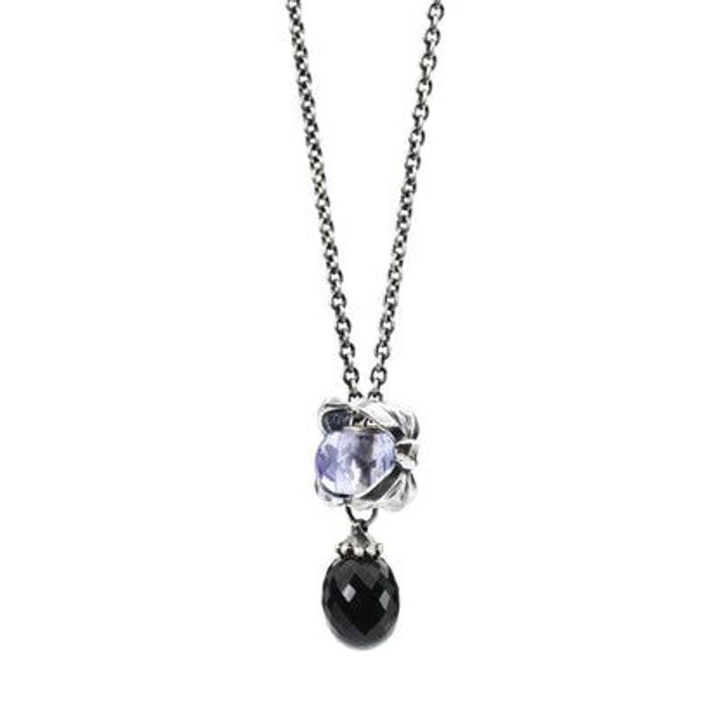 Perle de charme Trollbeads Nœud Magique Argenté en argent 925, motif nœud, présentée dans une ambian