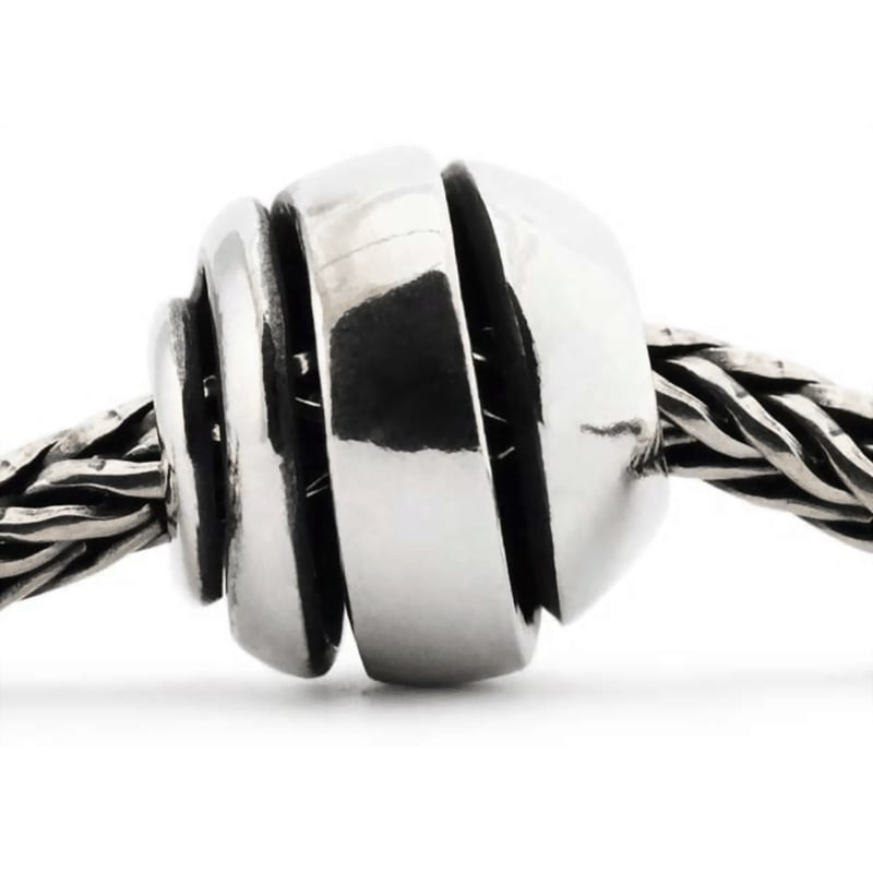 Image d'ambiance de la Perle de Charme Trollbeads Les Pensées Argenté en argent sterling 925
