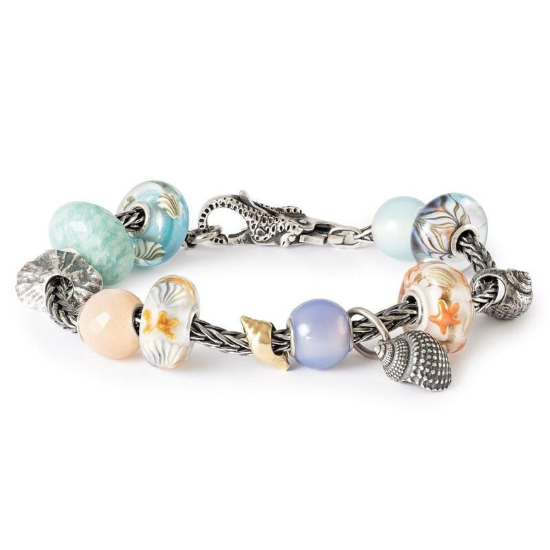 Perle Trollbeads Coquillage Argenté en argent 925, ambiance marine et reflets de vagues.
