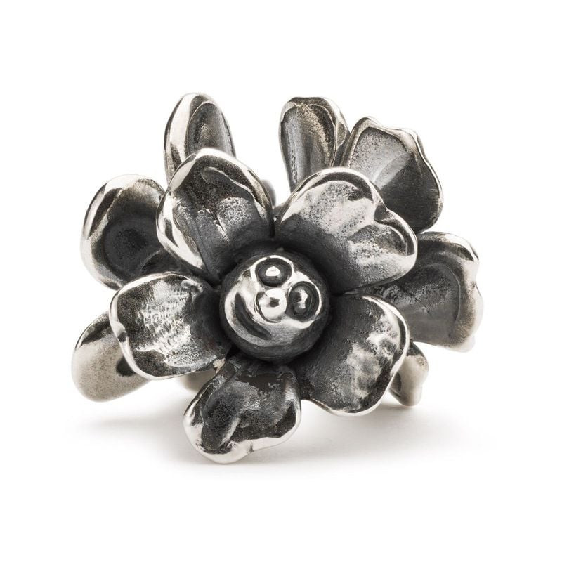 Breloque Trollbeads Fleur Réjouie en argent sterling, fleur avec visage souriant, vue de face sur fo